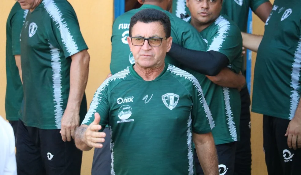 Totonho Fluminense-PI em treino com a equipe sub-20
