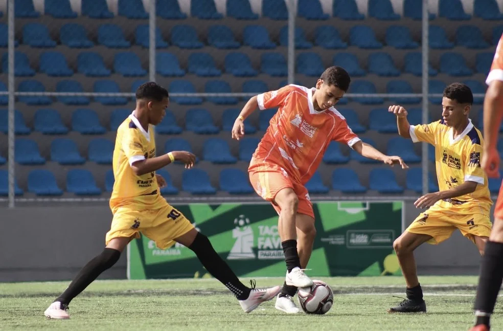 Jogadores em partida da Taça das Favelas no regional de João Pessoa