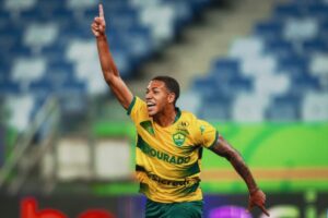Aiyran celebra gol pelo Cuiabá — Atuações do Cuiabá