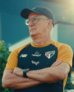 Dorival Júnior durante a intertemporada do São Paulo no CT da Barra Funda
