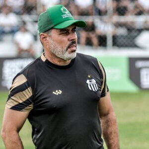 Leandro Sena durante partida pelo Central