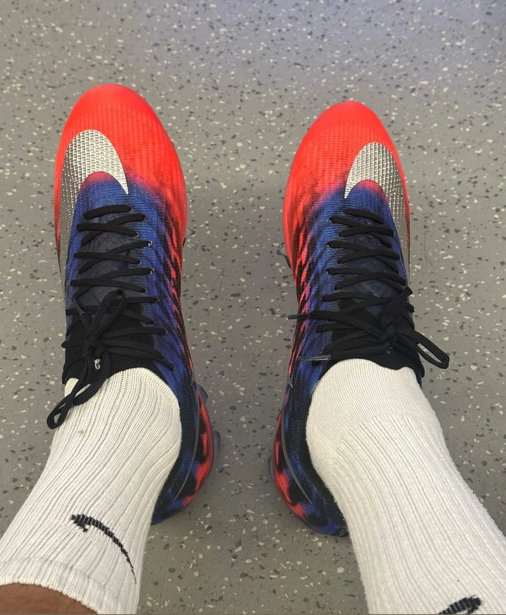 Mbappé e Vini Jr. com chuteiras exclusivas