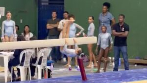 Maryana Rodrigues em ação — ginasta de 10 anos