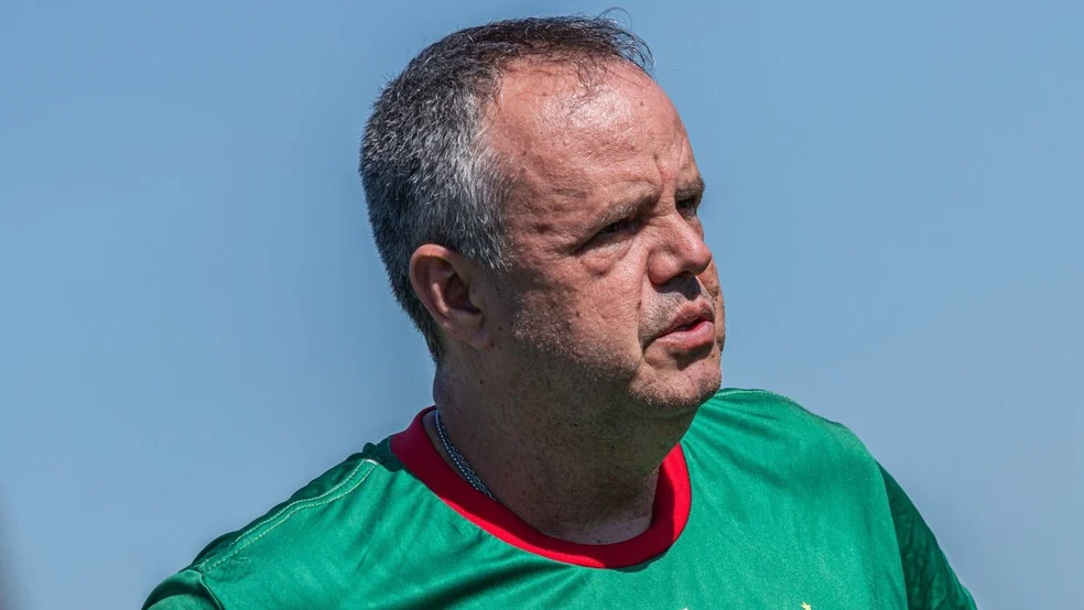 Boa Esporte demite Alan George: Alan George no comando do Boa Esporte após derrota