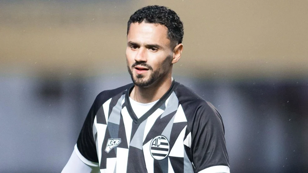 Alessio da Cruz com a camisa do Athletic — Alessio da Cruz