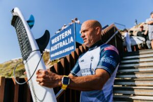 Kelly Slater surfando em competição — Kelly Slater