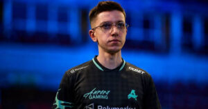 Aurora anuncia kyxsan: jogador posa com a camisa do clube