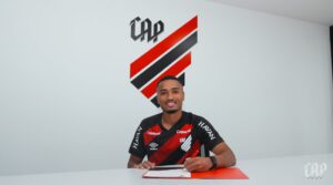 Leozinho - Athletico renova com Leozinho
