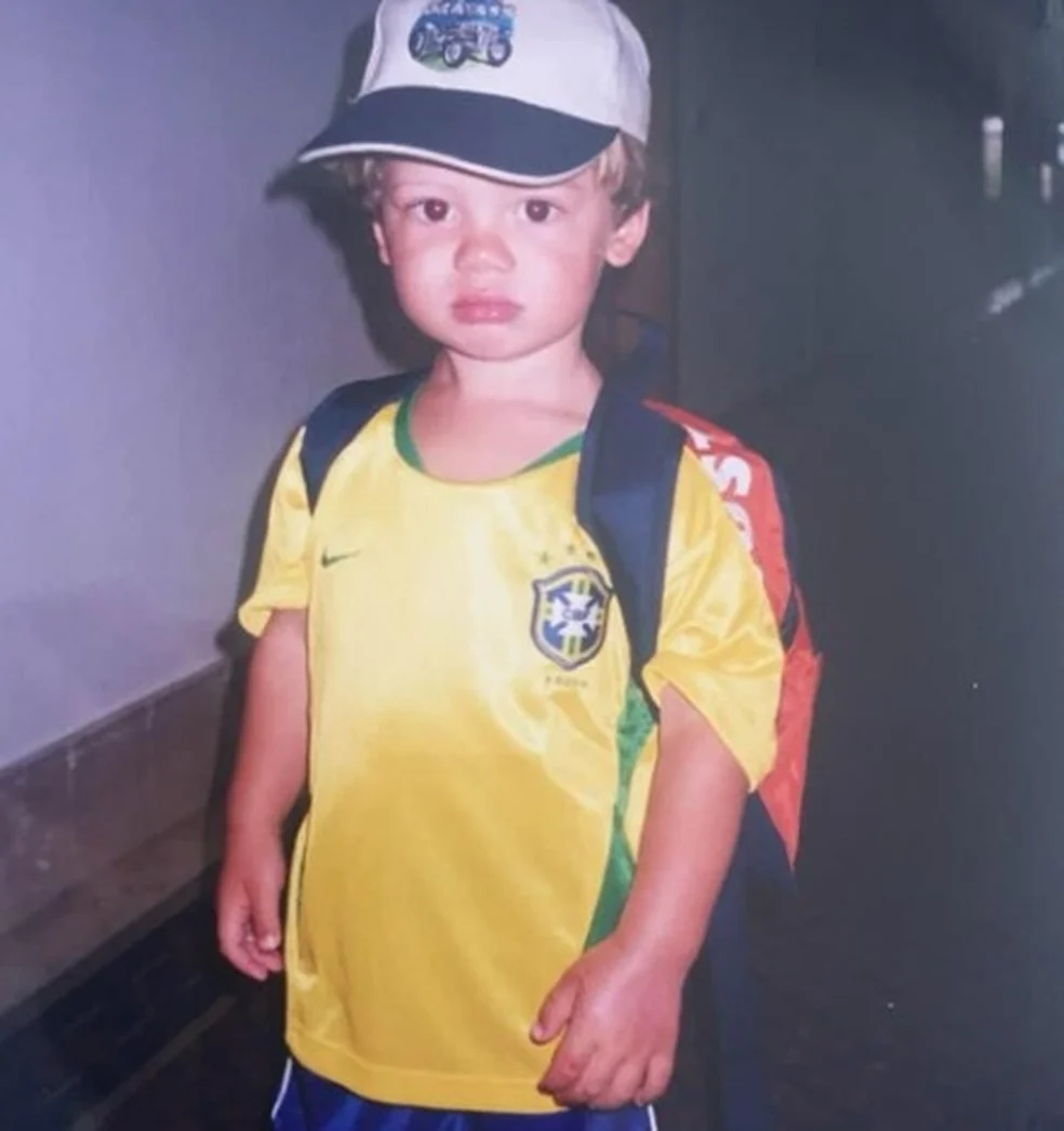 Lucas Pinheiro Braathen com a camisa do Brasil