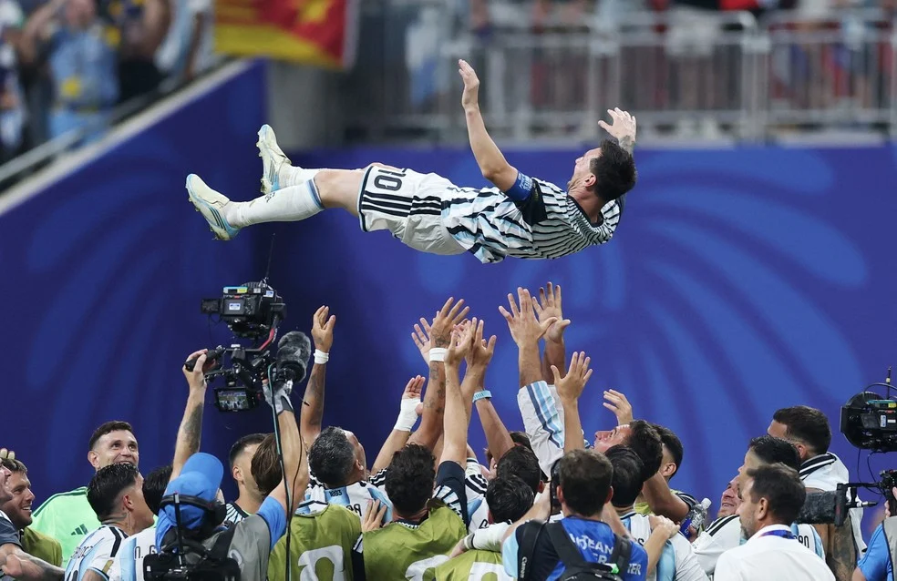 Messi é uma lenda comemorado pelo elenco da Argentina