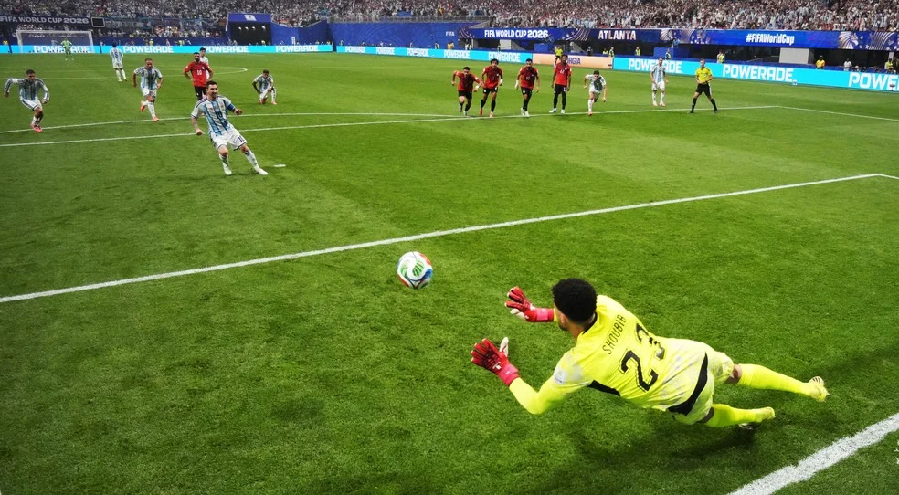 Pênalti perdido por Messi durante Argentina x Egito
