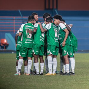Tuna Luso relacionados: time da Tuna reunido para jogo
