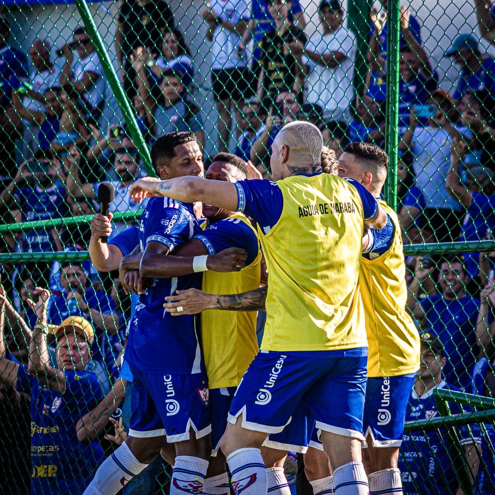 Jogadores do Águia de Marabá comemoram vitória na temporada 2026 — Águia de Marabá