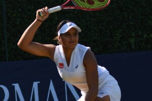 Naná perde tiebreak em quadra durante partida