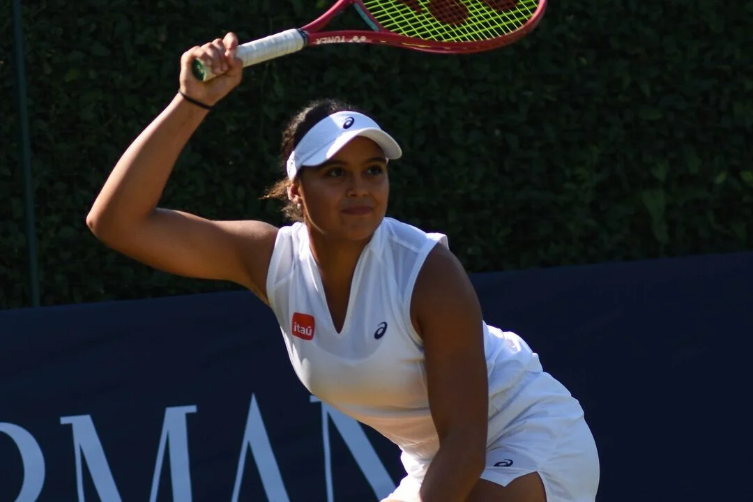 Naná perde tiebreak em quadra durante partida