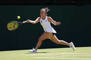 Paolini em Wimbledon em ação no golpe