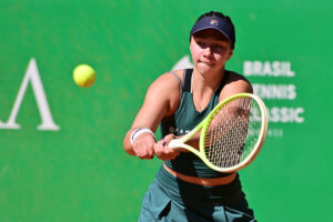 Sinner sente melhora em Wimbledon