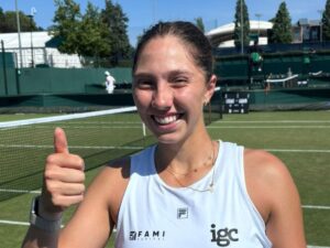 Pietra Wimbledon quali em ação na grama