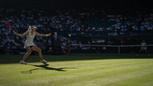 Rybakina sente melhora em Wimbledon