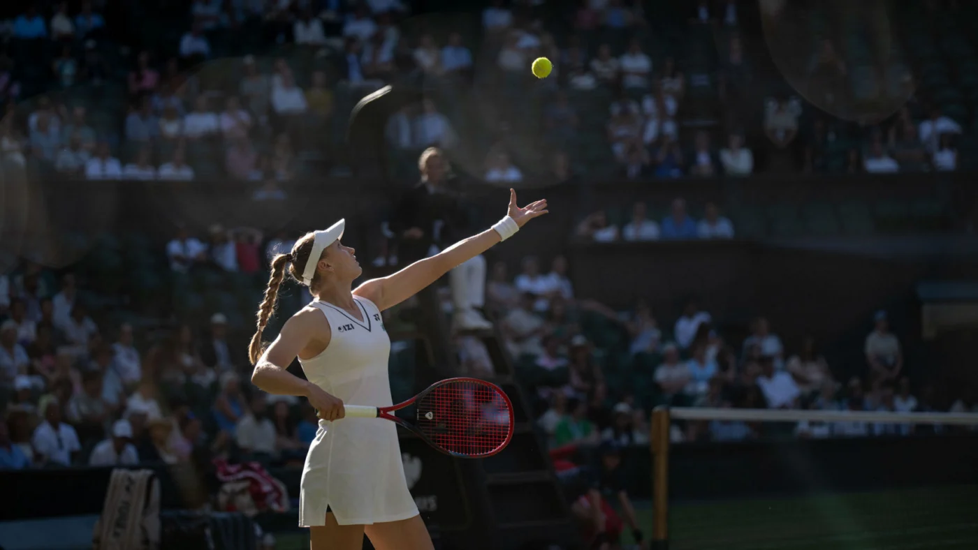 Rybakina Wimbledon em quadra