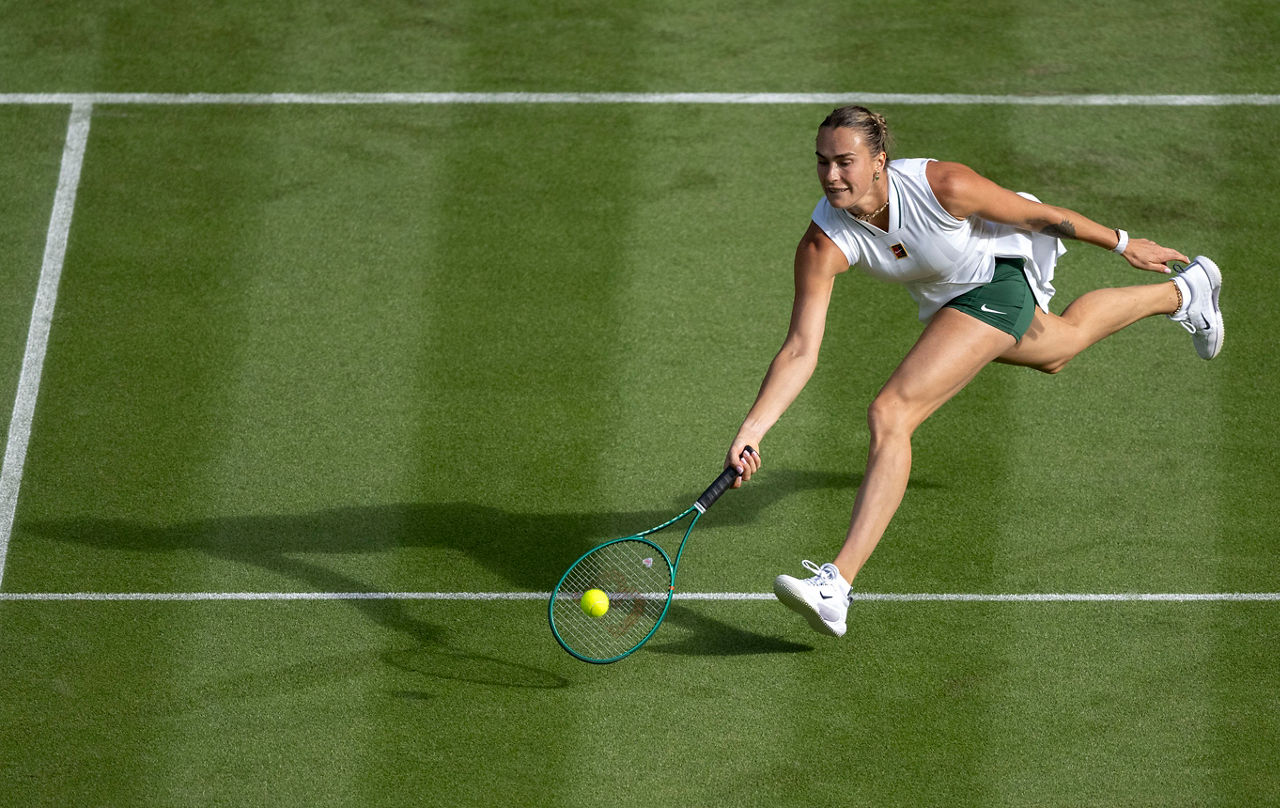 Sabalenka controla duelo em Wimbledon