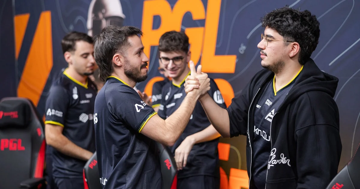 Jogadores da SAW novo elenco reunidos