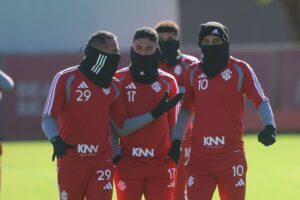 Jogadores do Inter em treino no CT Parque Gigante — Inter x Cerro Largo