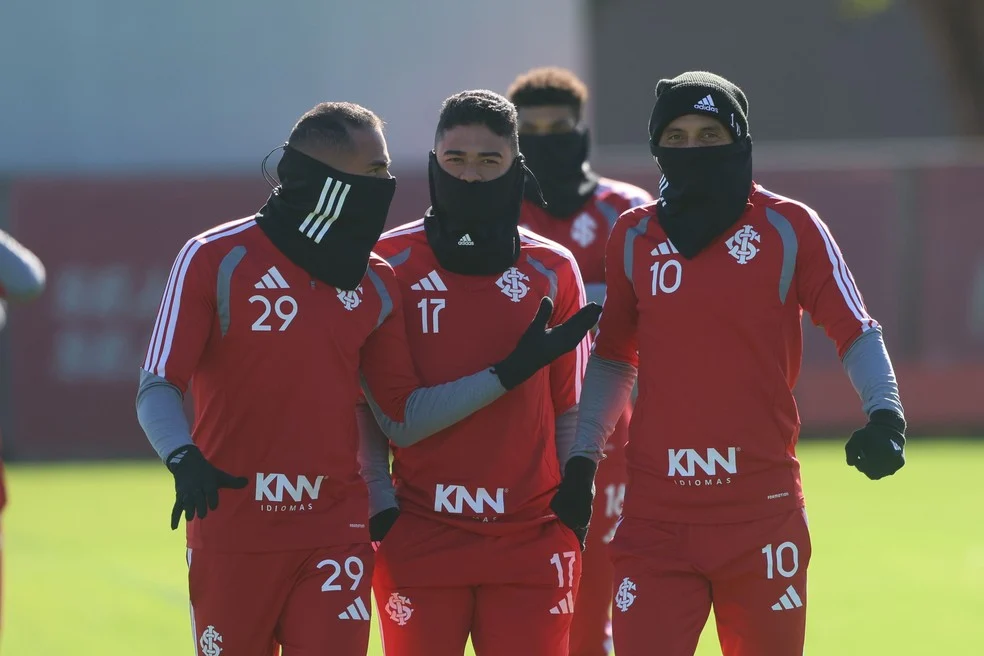 Jogadores do Inter em treino no CT Parque Gigante — Inter x Cerro Largo