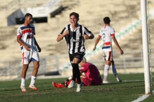 Treze em ação no Paraibano Sub-20 2026 — Kayke em disputa de bola