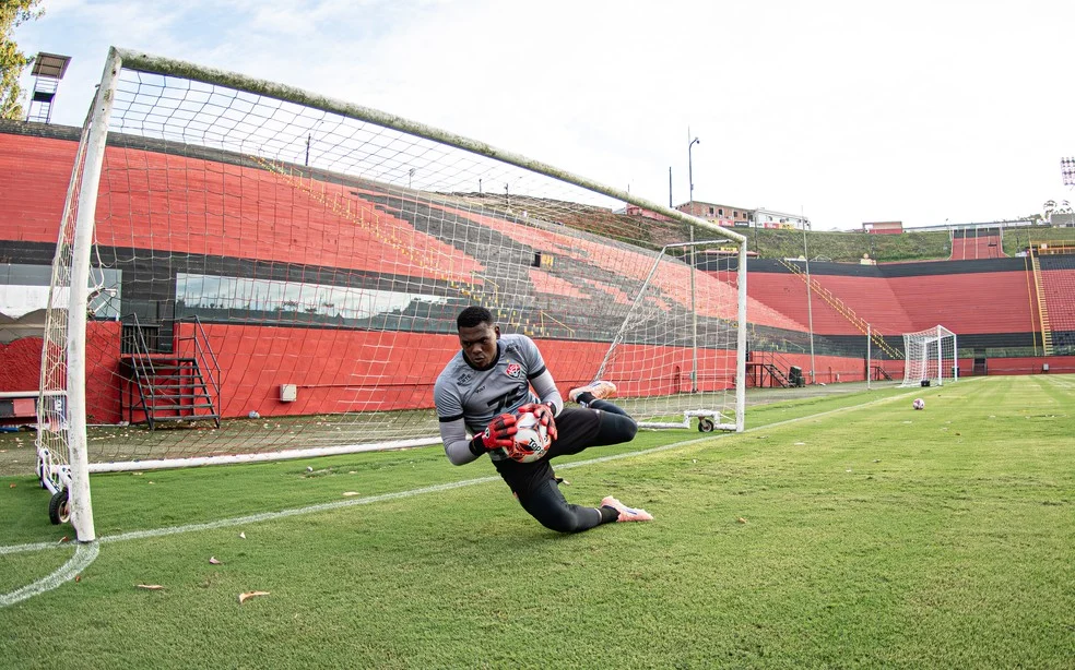 Yuri Sena em treino do Vitória — pré-contratos com outros clubes