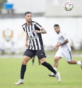 Caio Vinicius com a camisa do Central