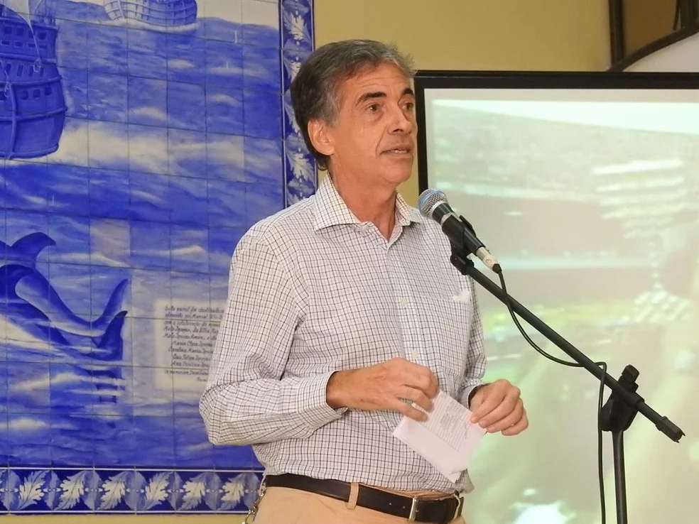 Luis Manuel Fernandes durante reunião sobre a Vasco SAF