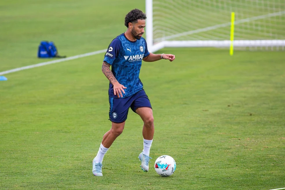 Calebe no Inter: meio-campista durante passagem pelo Alavés