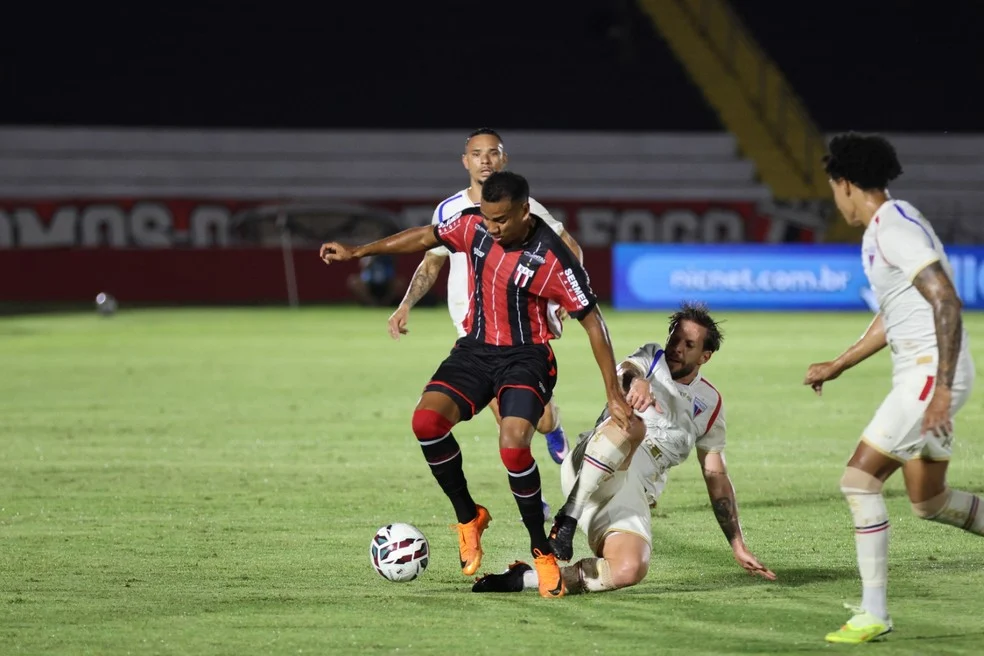 Fortaleza em jogo fora de casa: desempenho como visitante em análise