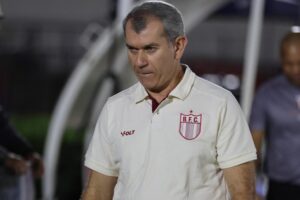 Cláudio Tencati em coletiva sobre regularidade do Botafogo-SP