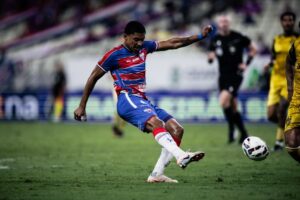 Welliton comemora gol do Fortaleza — Sem Vitinho em suspensão