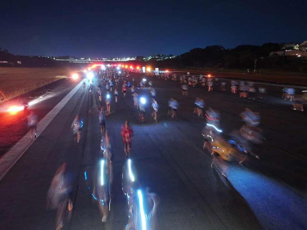 Atletas na prova da corrida noturna Palmas