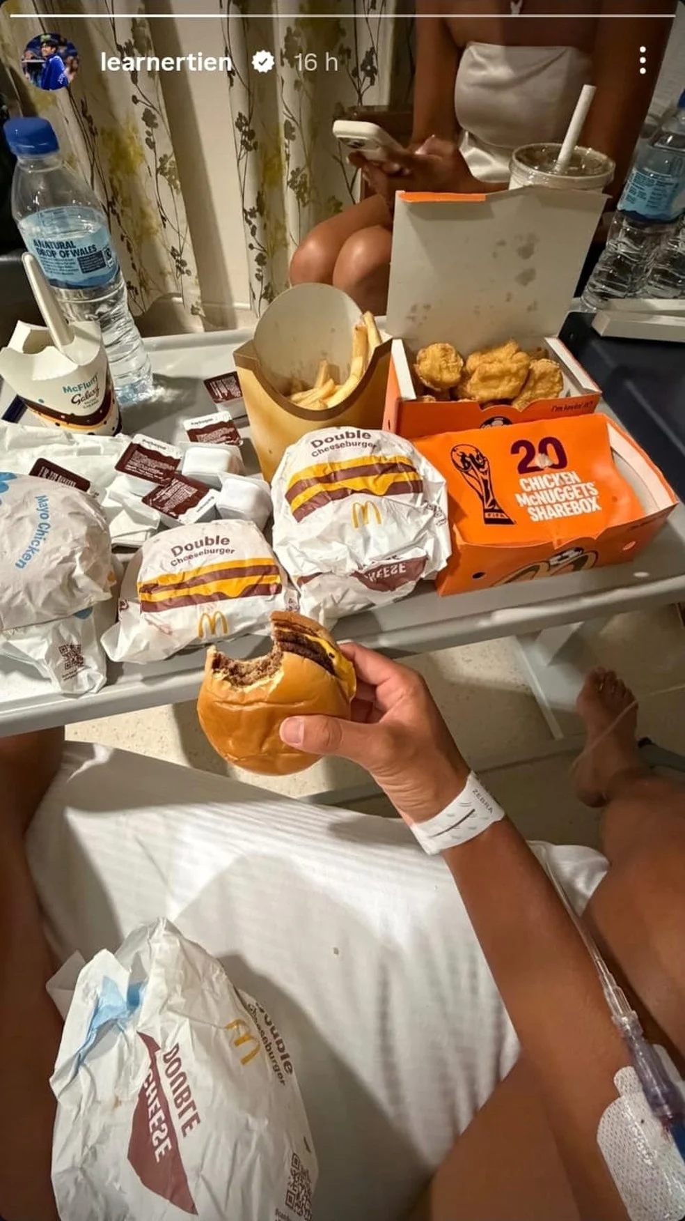 Learner Tien no hospital com lanche de fast food