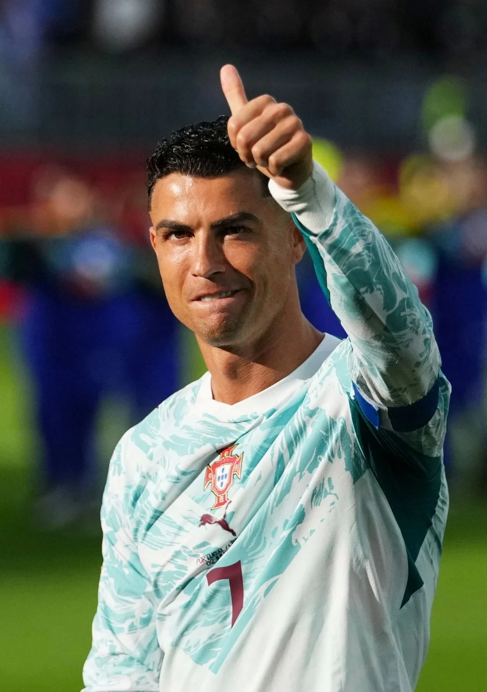 Cristiano Ronaldo disputa jogo com dispositivo no pulso
