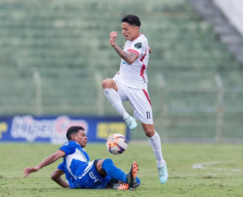 Jogadores do União Mogi comemoram gol contra o Jacareí
