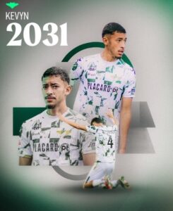 Kevyn Moreirense vestindo a camisa do Moreirense