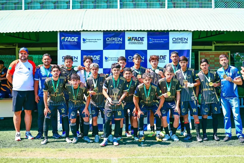 Alunos da Braz de Aguiar comemoram título do Desporto Escolar