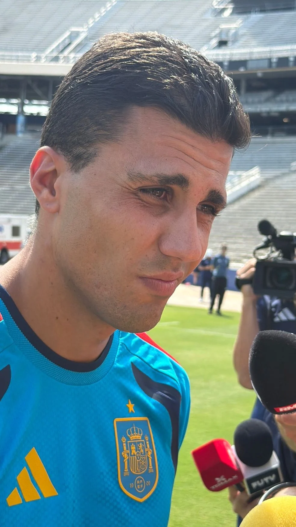 Rodri pede cautela em entrevista antes de Espanha x Portugal