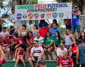 Torcedores apoiam Trem nas arquibancadas do Augusto Antunes