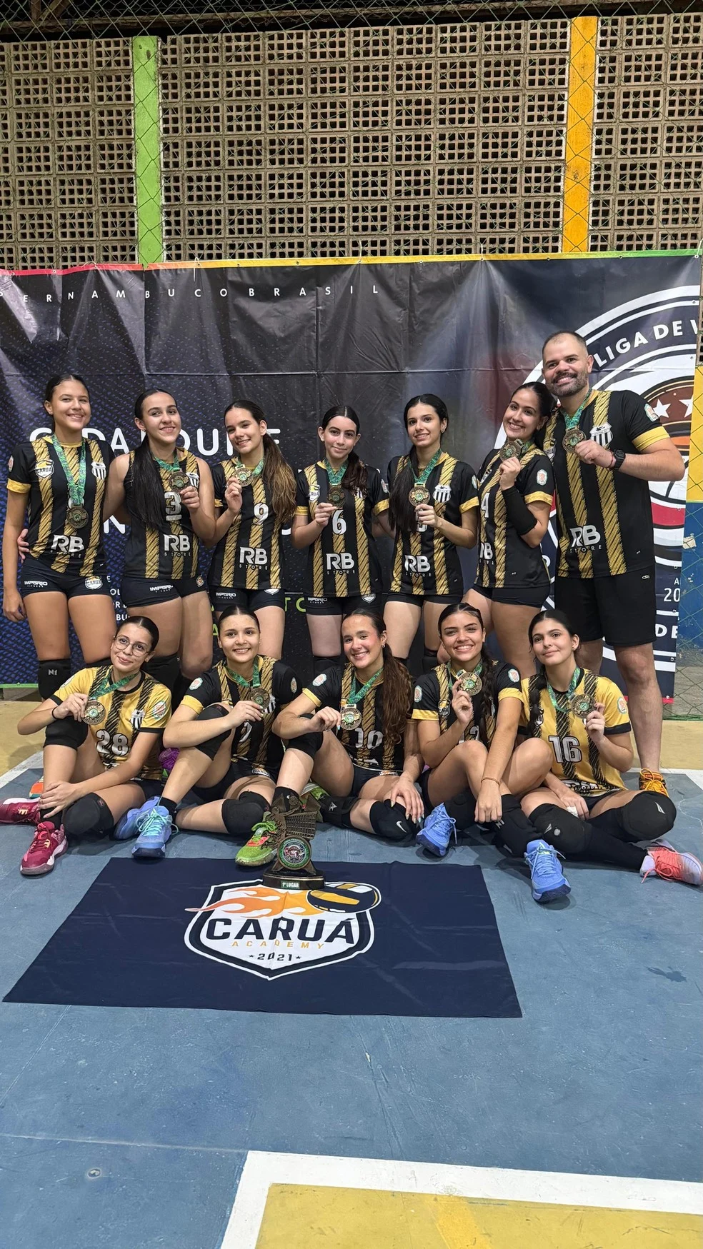 Central Vôlei celebra título da 3ª etapa da Liga do Interior