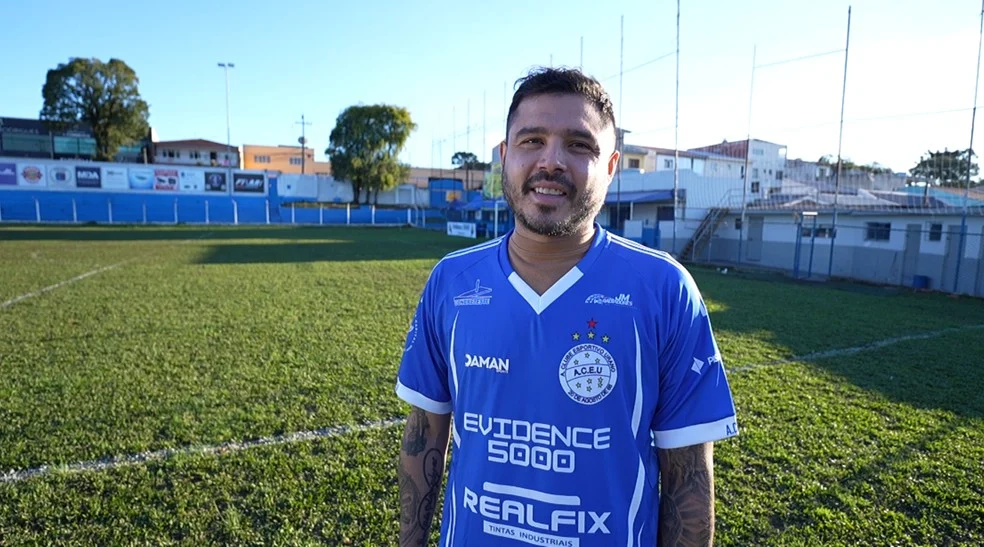 Zezinho ex-Santos com a camisa do Urano na Suburbana de Curitiba
