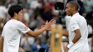 Aliassime Wimbledon em quadra