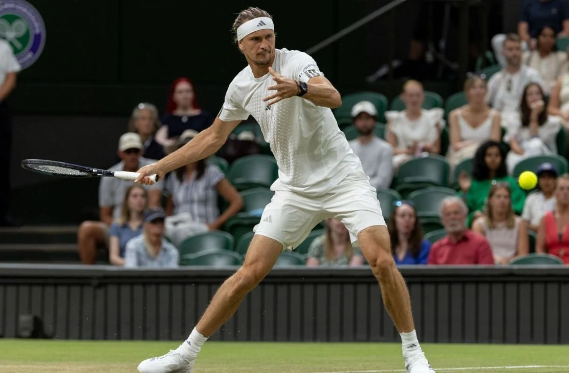 Zverev jogo suspenso em Wimbledon — forehand durante partida
